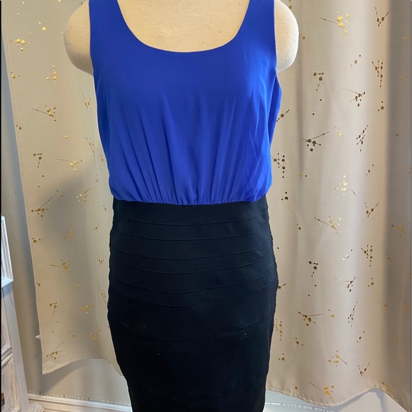 EUC Smart Set Dress - Picture 2 of 5